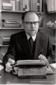 Густав Андреас Веттер, корреспондент Льва Платоновича Карсавина в 1939-1940 годах, один из основателей советологии, крупнейший мировой специалист по критике диалектического материализма. Фото сделано ориентировочно в середине 70-е годов и любезно предоставлено автору другом и коллегой отца Андреаса SJ – профессором Иосифом Махой SJ,